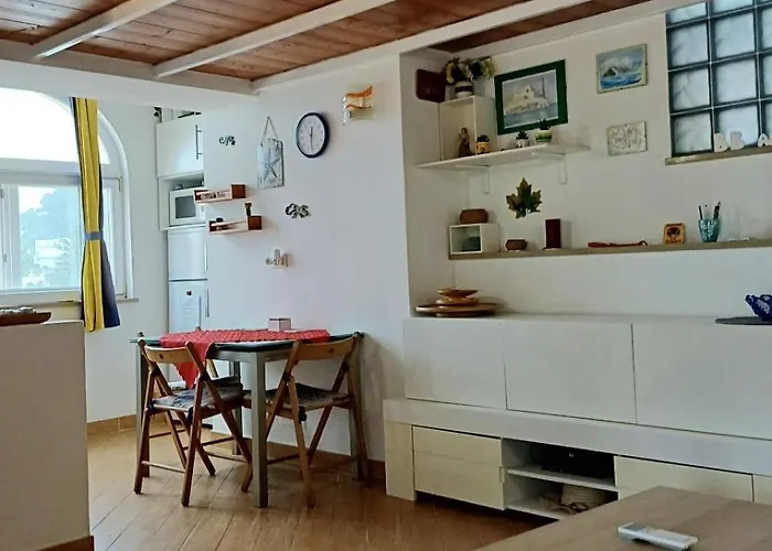 Adele לינה וארוחת בוקר 4*